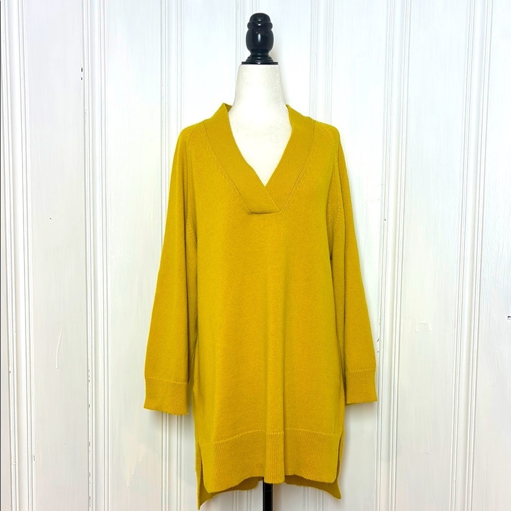 ANN TAYLOR Vibrant wool blend Yellow V-Neck Sweater/Tunic with 3/4 Sleeves